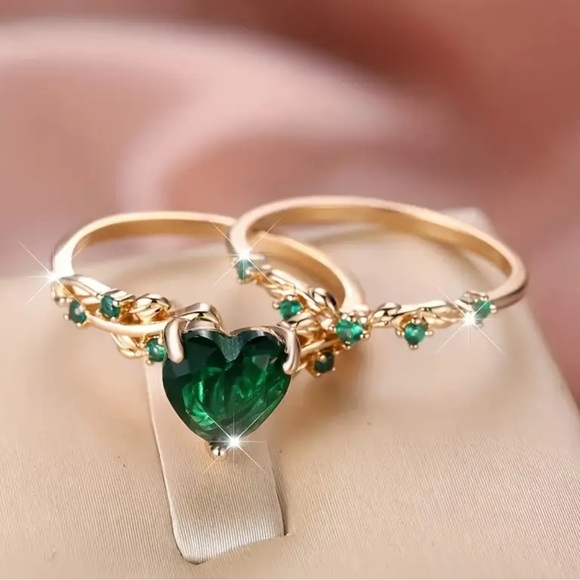 Gold Colored 2pcs Ring with Green Heart-Shaped Synthetic Zirconia- NIP - Picture 4 of 7